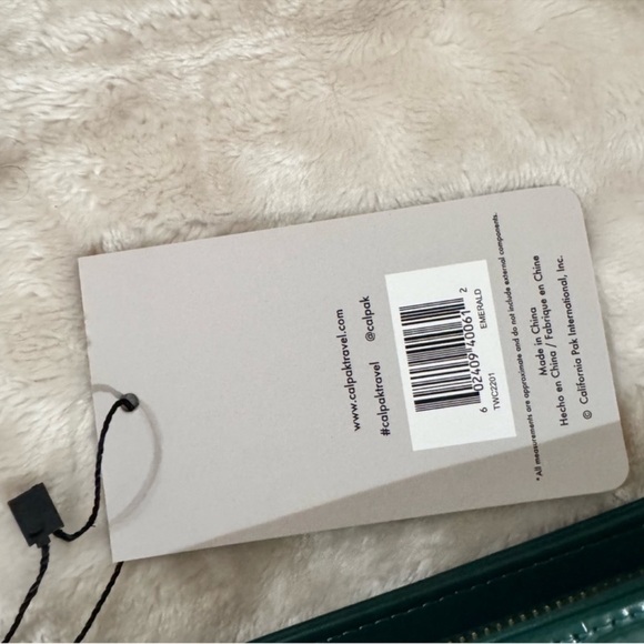 🎉LAST PIECE🎉CALPAK Croc Wallet in Emerald - Picture 6 of 10